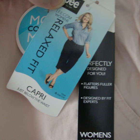 Lee Relaxed Fit Capri Pants Size 24W NWT - Picture 2 of 7